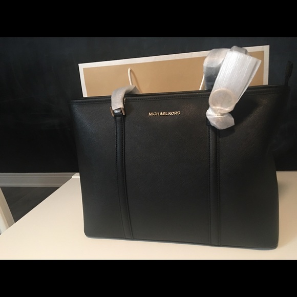 Michael Kors Handbags - Michael Kors Tote